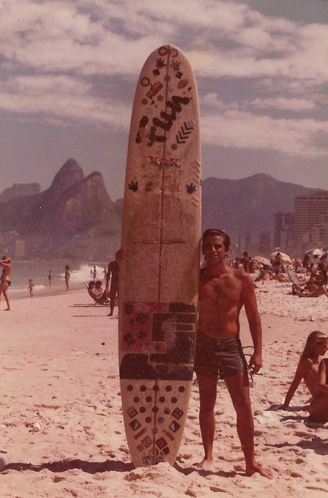 Maraca e suas histórias, surfando nas estacas do Pier de Ipanema