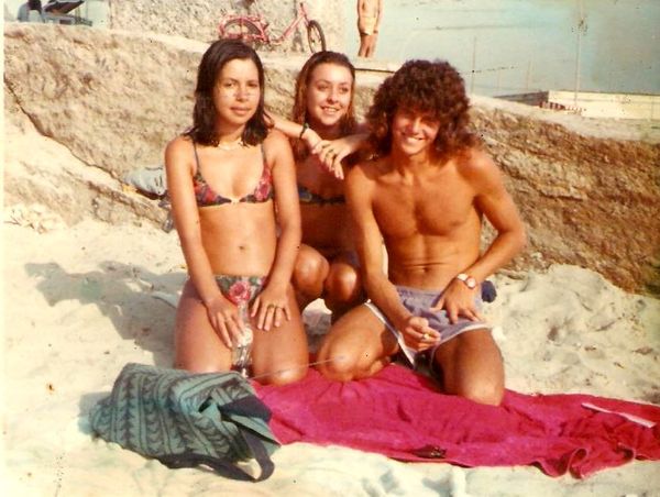 Tânia Morandi, Flavia de Aquino e Luiz Fadigas - Arpoador, 1974